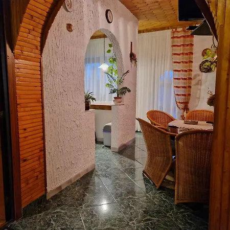 With Bbq In 55116 Apartman